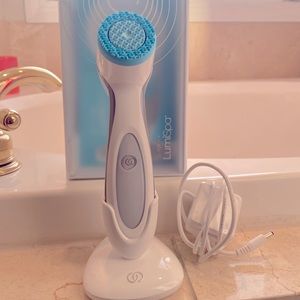 Nuskin LumiSpa facial cleansing device